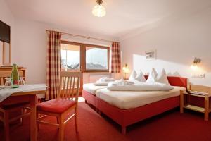Posteľ alebo postele v izbe v ubytovaní Hotel Feichter