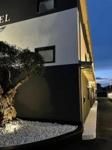 Budova, v ktorej sa hotel nachádza