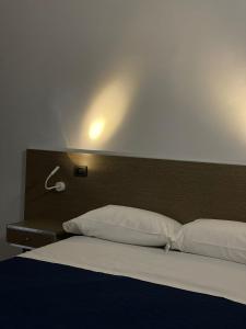 Posteľ alebo postele v izbe v ubytovaní Hotel Cristian