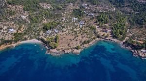 an aerial view of a beach and the ocean at Villa Aquilo in Megali Ammos