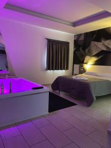 Posteľ alebo postele v izbe v ubytovaní Hotel Cristian