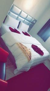 Un pat sau paturi într-o cameră la Hotel Soukina