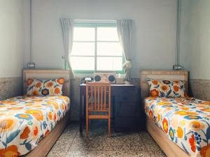 Una cama o camas en una habitación de 眷待期休憩所眷村民宿