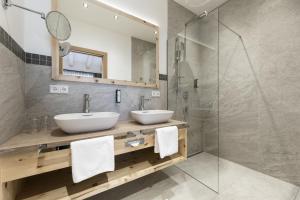 A bathroom at Hotel Tauernhof