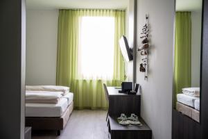 Postel nebo postele na pokoji v ubytování eee Hotel Graz