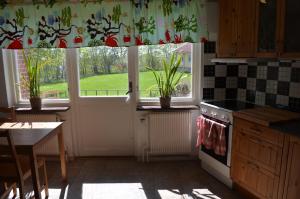 a kitchen with a window with a view of a yard at Lyckåhem Lågprishotell och Vandrarhem in Karlskrona