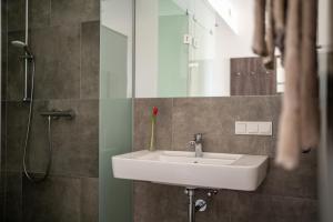 Koupelna v ubytování eee Hotel Graz