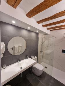 Koupelna v ubytování Hostal La Rúa + 30 fotografií