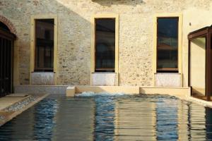 Bazén v ubytovaní Corte Regia Relais & Spa alebo v jeho blízkosti