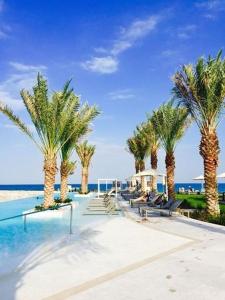 Bazén v ubytování Le Sifah - Marina View Apartments & Villa nebo v jeho okolí