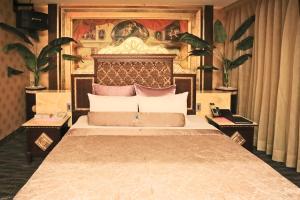 In-stone Motel 객실 침대