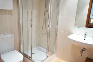 A bathroom at Hotel Santuari Balaguer