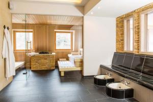 a bathroom with two sinks and a bath tub at Hotel Deutschherrenhof in Zeltingen-Rachtig +66 photos