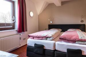 Postel nebo postele na pokoji v ubytování Landhotel Baumwipfel