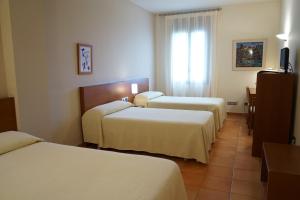 A bed or beds in a room at Hotel Santuari Balaguer