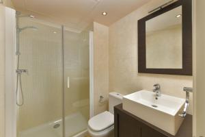 Kúpeľňa v ubytovaní Amplio apartamento de 2 dormitorios vista mar lateral