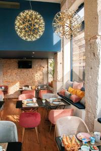 Gallery image of Hotelo Lyon Charit&eacute; in Lyon