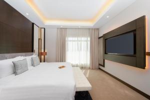 Een TV en/of entertainmentcenter bij dusitD2 Salwa Doha
