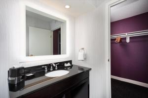 
A bathroom at Crowne Plaza Kansas City Downtown, an IHG Hotel
