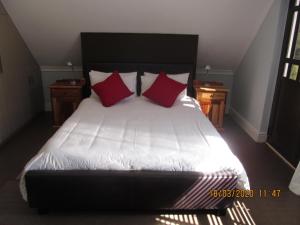 Uma cama ou camas num quarto em Luxury Secure Flat Apartment