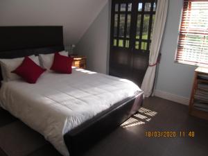 Luxury Secure Flat Apartment tesisinde bir odada yatak veya yataklar