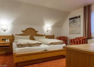 Postel nebo postele na pokoji v ubytování Landhotel Baumwipfel