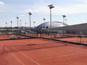 Tenis alebo squash v ubytovaní Apartment Adriatic alebo jeho okolí