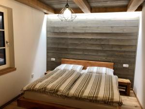Postel nebo postele na pokoji v ubytování Chajda Harrachov