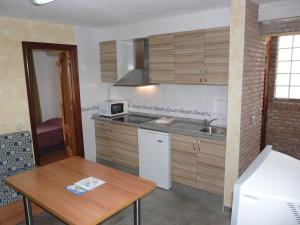 Una cocina o zona de cocina en Aranjuez Camping & Bungalows