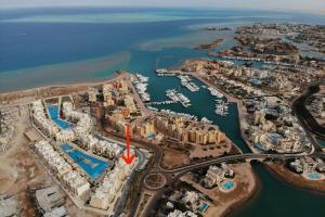 Afbeelding uit fotogalerij van Gleaming 1 BR Apt Mangroovy w Pool & Beach Access in Hurghada