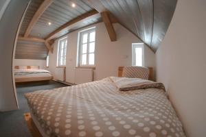 Postel nebo postele na pokoji v ubytování Chajda Harrachov