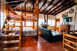 a bedroom with bunk beds and a living room at Casa Mercedes in El Río