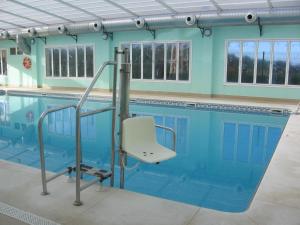 Bazén v ubytování Hotel Sierra Luz nebo v jeho okolí