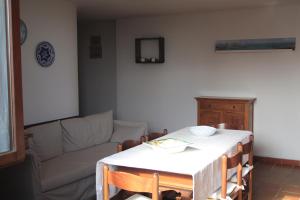 Posezení v ubytování B&B Sa Serra