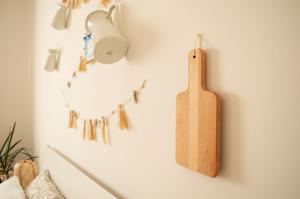 a wall with a wooden cutting board on a wall at PURA B&b in Noicattaro
