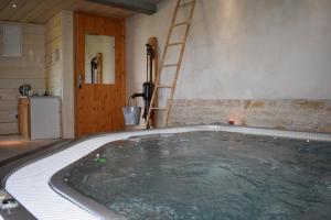 Fotografie z fotogalerie ubytování Gite Stone & Spa v destinaci Chasselay