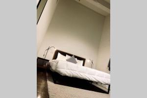 Ένα ή περισσότερα κρεβάτια σε δωμάτιο στο 3E-Spacious close to PITT/CMU/Carlow, Sleeps 4 +5 φωτογραφίες
