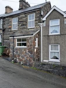 Gallery image of Snowdonia Rock Cottage - cosy and pet friendly in Penrhyndeudreath