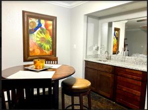 Imagen de la galería de Private Bedroom Suite - Communal House near Integris, en Oklahoma City