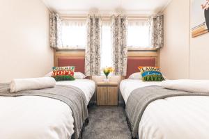 Ένα ή περισσότερα κρεβάτια σε δωμάτιο στο Bluebell Lodge with Hot Tub