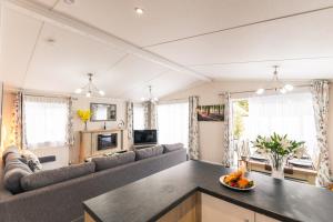 Gallery image of Primrose Lodge with Hot Tub in York