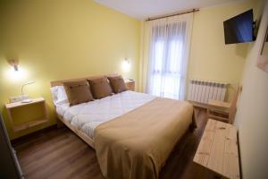 A bed or beds in a room at La Casona de Cardes
