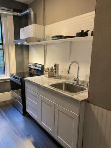 5-23 Perfect Downtown Studio for Two!廚房或簡易廚房