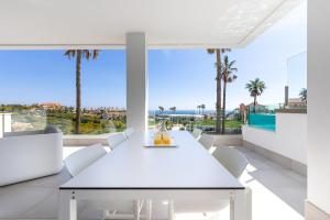 A balcony or terrace at Luxury High End - Santa Barbara Heights CLC - For Work, Play & Family