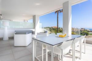 A balcony or terrace at Luxury High End - Santa Barbara Heights CLC - For Work, Play & Family