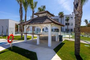 A garden outside Luxury High End - Santa Barbara Heights CLC - For Work, Play & Family