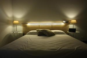 Tempat tidur dalam kamar di Le Luci al Porto
