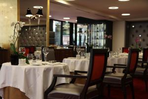 Restoran või mõni muu söögikoht majutusasutuses Hotel Palladia