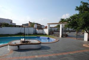 Piscina en o cerca de Casa Rural El Aguila