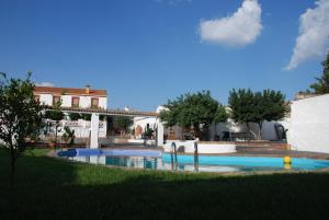 Piscina en o cerca de Casa Rural El Aguila